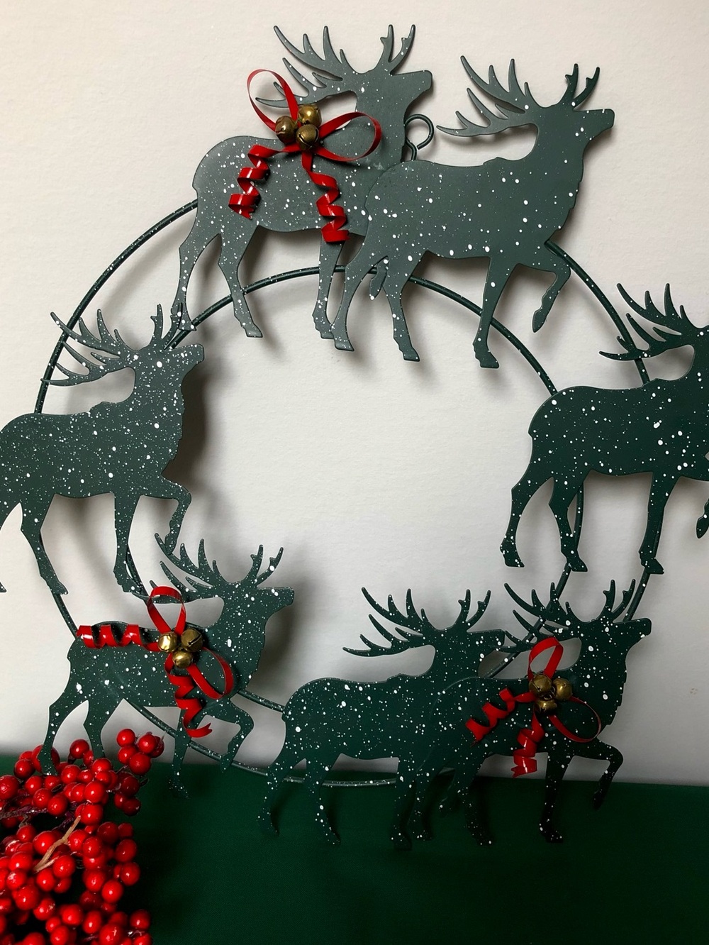 New Metal Green Snowy Reindeer Festive Wreath in Box